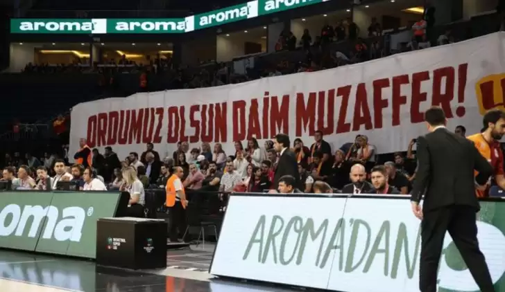 Galatasaray taraftarlarından TSK'ya destek