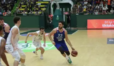 TEKSÜT Bandırma'dan Anadolu Efes'e fark!