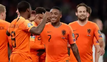 Hollanda'dan deplasmanda kritik galibiyet