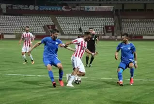 Kahramanmaraşspor, sahasında Tuzlaspor ile 2-2 berabere kaldı