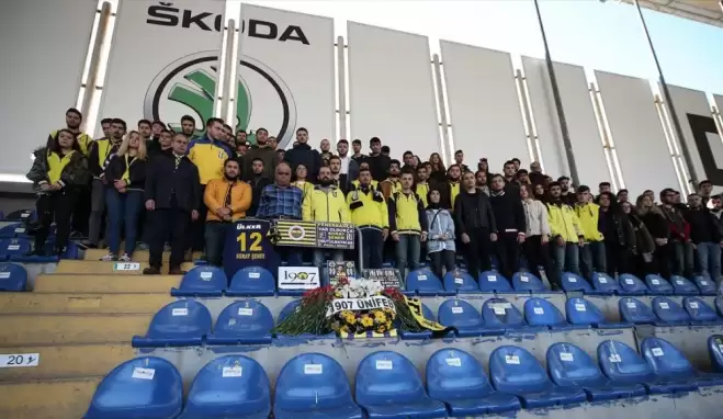 Fenerbahçeli taraftarlar, Koray Şener'i andı