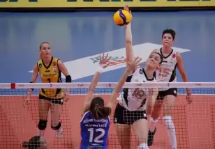 VakıfBank, deplasmanda Nilüfer Belediyespor'u 3-0 yendi