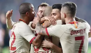 Aslan deplasmanda kükredi