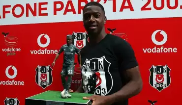 Diaby'ye maçtan önce 200. gol plaketi