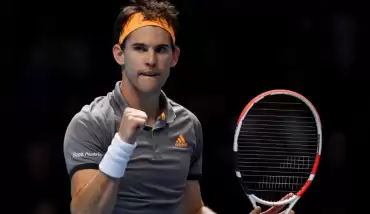 Dominic Thiem, Novak Djokovic'i 2-1 yendi ve yarı finale yükseldi