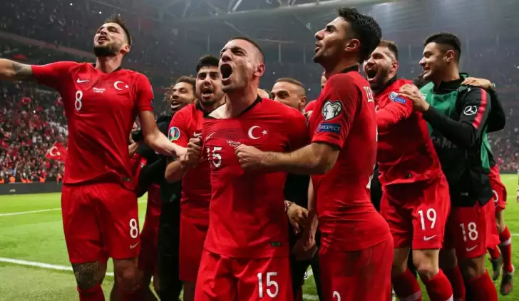 A Milli Futbol Takımı büyük ödülü kaptı!