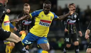 Emenike, 2013 yılının en iyi 100 futbolcusu listesini paylaştı