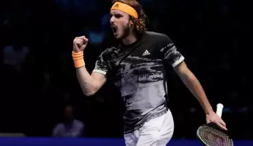 Tsitsipas, Roger Federer'i 2-0 yenerek finale yükseldi