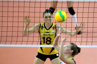 VakıfBank evinde, İtalyan ekibi Savino Del Bene'ye 3-2 yenildi