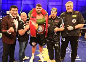 Bülent Başer’in çalıştırdığı Alman boksör, Avrupa şampiyonu oldu