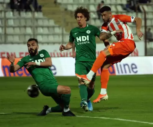 Adanaspor - Giresunspor maçında kazanan yok! 1-1