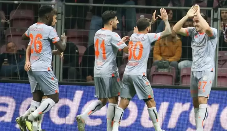 Başakşehir, Galatasaray'ın serisine son verdi; liderliğe oturdu