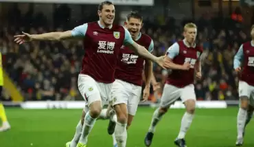 Burnley 3 puanı 3 golle aldı