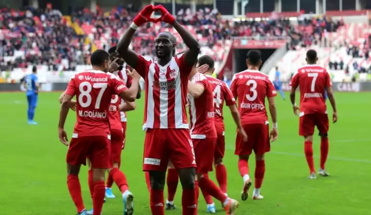 Sivasspor liderliği bırakmadı: 2-0!