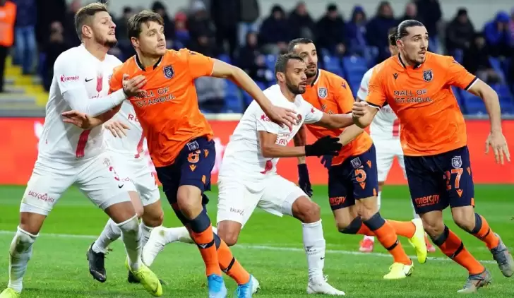 Medipol Başakşehir üst üste 3. galibiyetini aldı: 2-0!