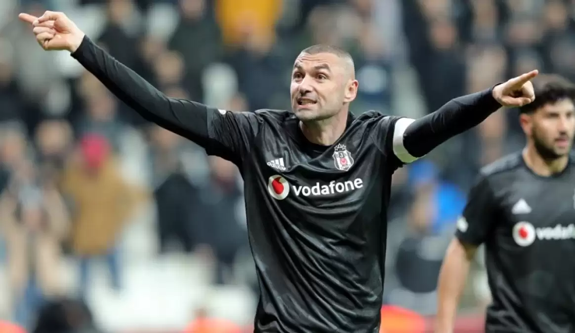 Besiktas anuncia a efetivação de Burak Yılmaz no comando da equipe :: ogol .com.br