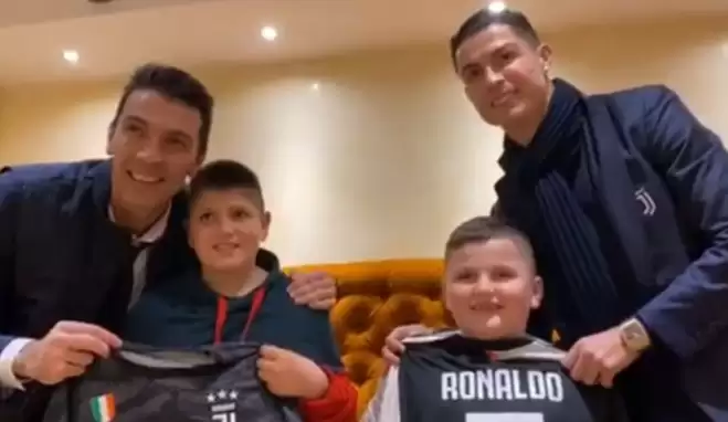 Ronaldo ve Buffon'dan anlamlı ziyaret