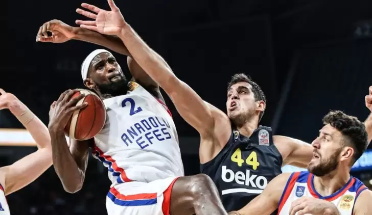 Dev derbide kazanan yine Anadolu Efes oldu! 79-66