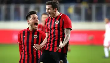 Stancu, Romanya'da manşetlerde!