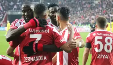 Sivasspor evinde Fenerbahçe'yi mağlup etti