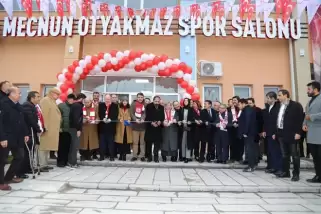 Mecnun Otyakmaz’ın ismi spor salonuna verildi