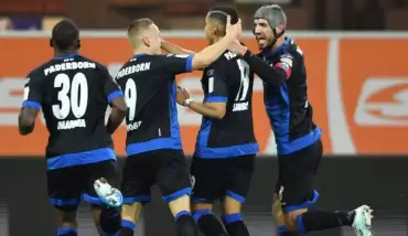 Paderborn, sahasında Eintracht Frankfurt'u iki golle geçti!