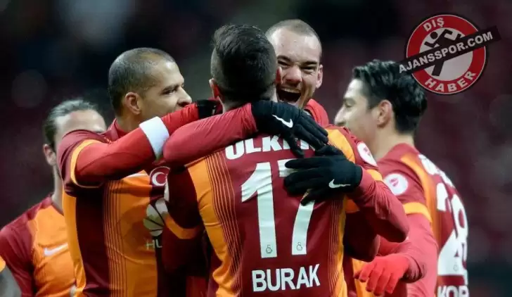 Wesley Sneijder, Jübile maçına Burak ve Selçuk İnan'ı davet etti!