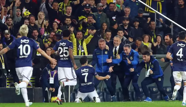 Fenerbahçe'de sıcak saatler! Tam 4 isim...