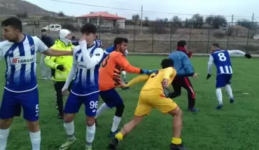 Amatör futbol maçında kavga