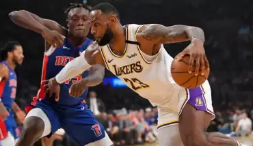 Lakers, LeBron James'in "triple-double" yaptığı maçta Pistons'ı yendi