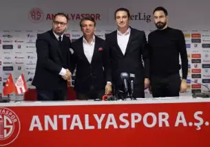 Antalyaspor'da 3 isimle yollar ayrıldı