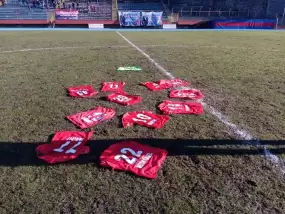 Zonguldak Kömürsporlu futbolcular formalarını sahaya bıraktı