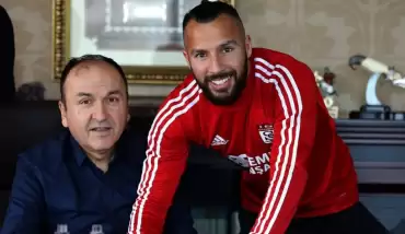 Yasin Öztekin imzayı attı