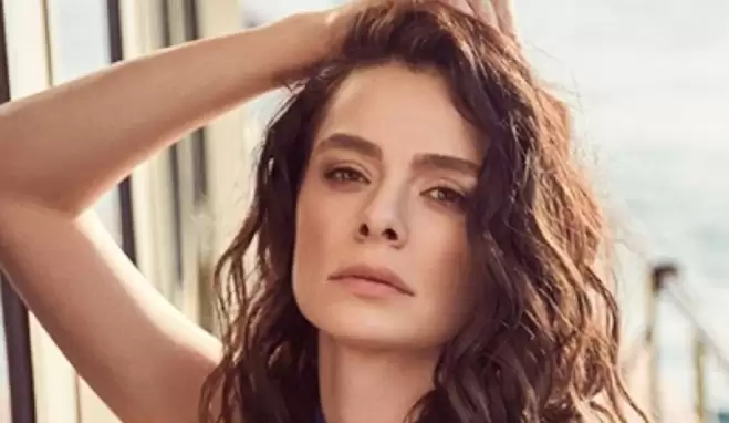 Özge Özpirinçci kimdir?