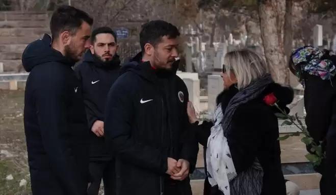 İlhan Cavcav, kabri başında anıldı