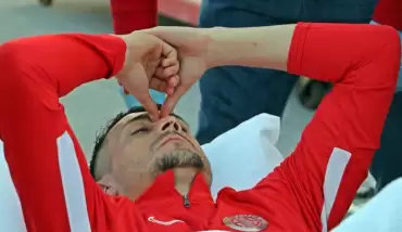 Golü attı, hastaneye kaldırıldı! Jahovic...