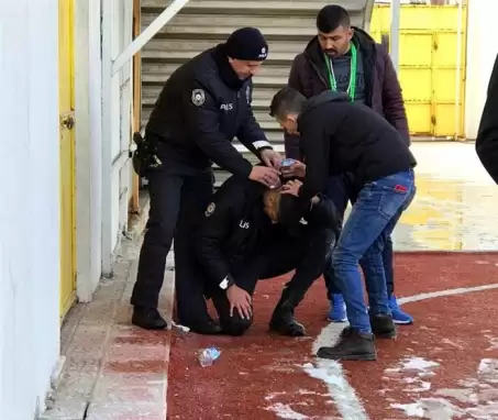 Kütahya’da olaylı maç, bir polis memuru başından yaralandı!