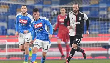 Napoli lider Juventus'u devirdi