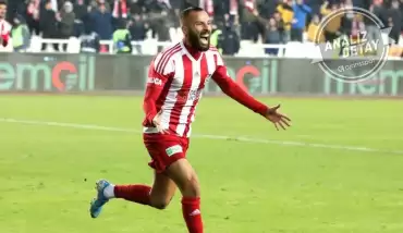 Yasin Öztekin ligdeki ilk golünü attı