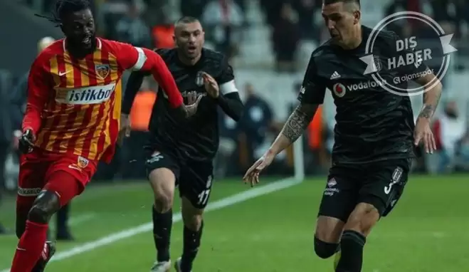 Emmanuel Adebayor, İngiltere'ye geri dönüyor