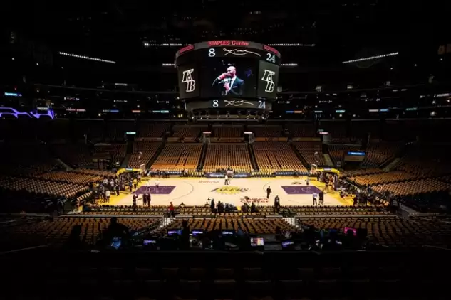  Los Angeles Lakers, efsane Kobe Bryant'ı görkemli bir törenle andı