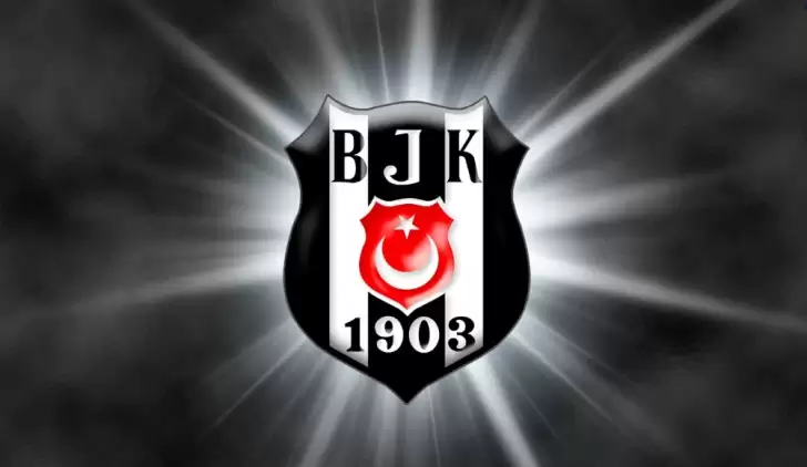 Beşiktaş'ın yeni transferi antrenmana çıktı, Kartal pozu verdi!