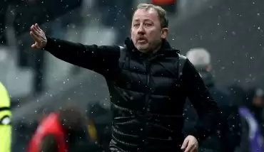 İki ismin biletini kesti!