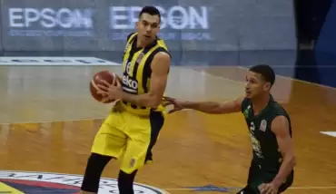 100'ü gülen Fener yarı finalde!