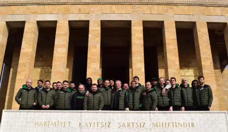 Darüşşafaka Tekfen'den Atatürk'e ziyaret