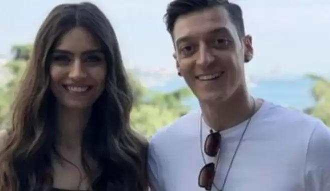 Mesut Özil'in çocuğu kız mı erkek mi belli oldu!