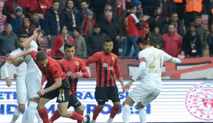 Akhisarspor, deplasmanda Eskişehirspor'u devirdi: 1-2