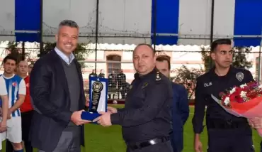 Sadettin Saran’dan İstanbul Emniyeti’ne halı saha!