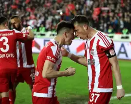 Hakan Arslan ve Emre Kılınç 8. golünü attı