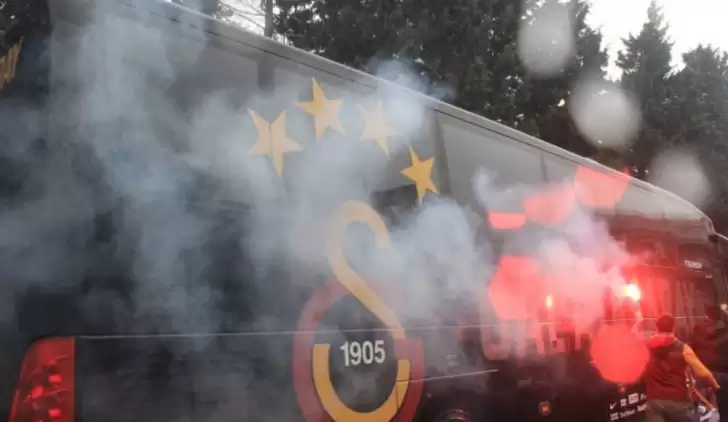 Galatasaray derbi için yola çıktı!